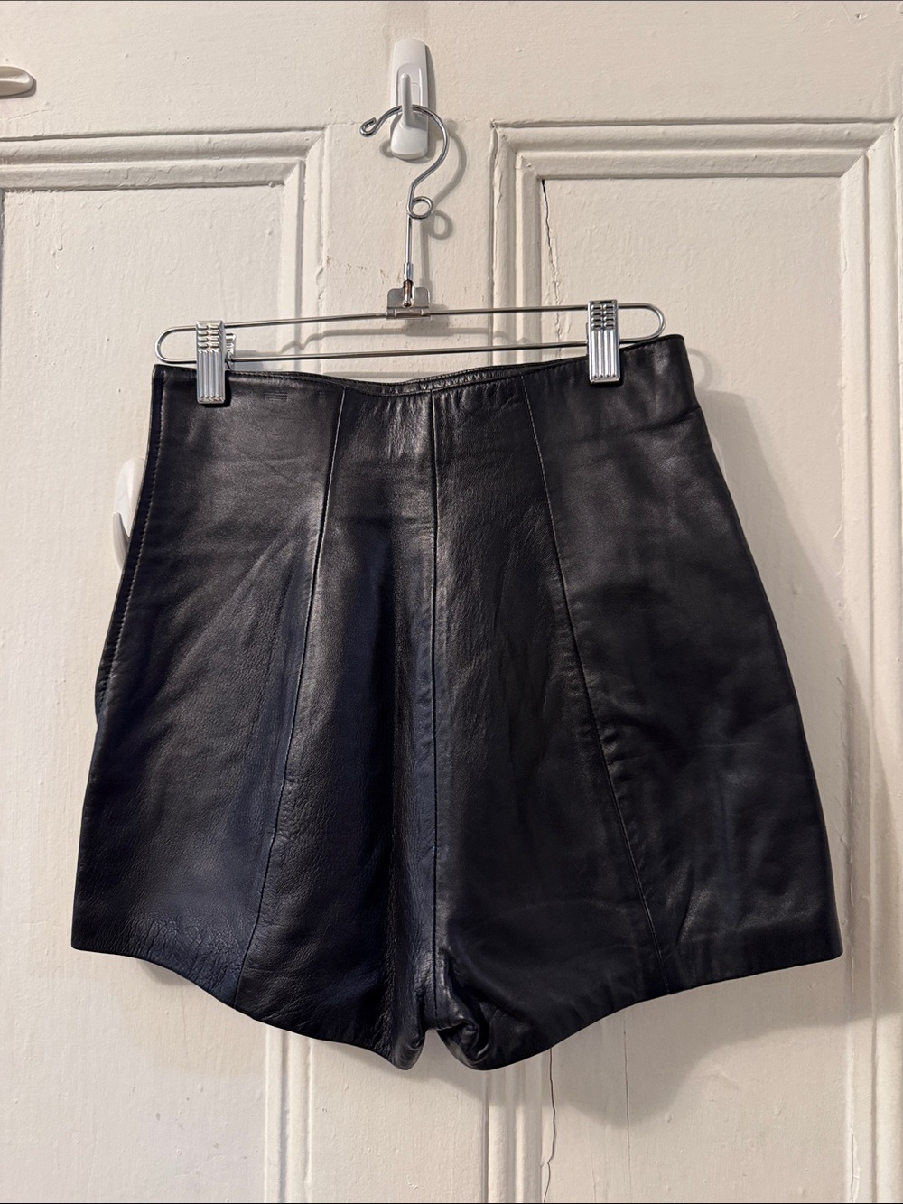 Vintage Black 100% Leather High-Rise Women's Shorts - Picture 2 of 5